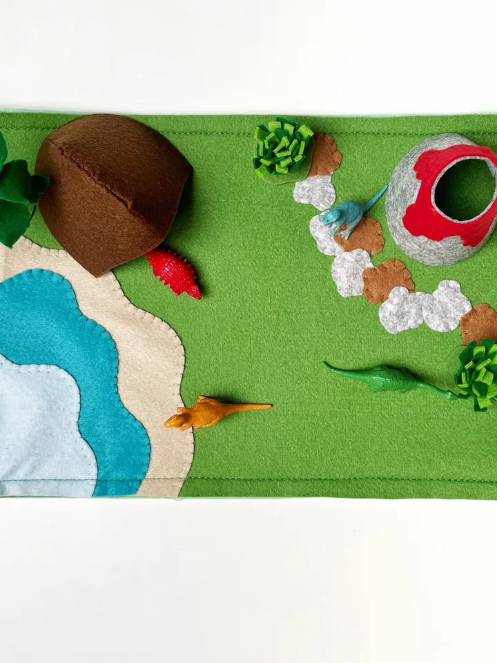 Dinosaur felt play mat for kids. Dino felt playscape. Dinosaur small world play. Dino felt play scene