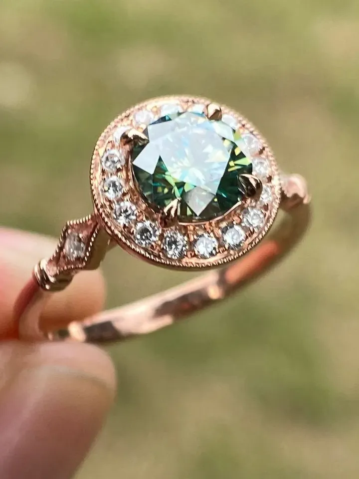Engagement Ring,  6.5mm Round Green Moissanite in 14K Rose Gold Ring, Halo Diamond Ring，Gift for Her