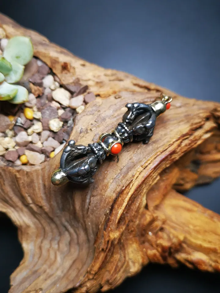 Gandhanra Tibetan Buddhist Amulet,Dorje Vajra Pendant, Made of Cold Iron,Inlaid with Agate