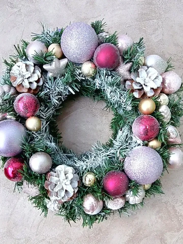 Christmas wreath for front door Modern holiday wreath with cones