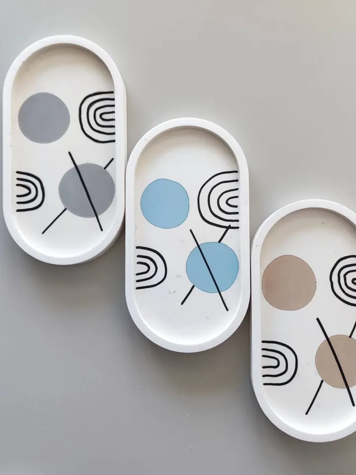 Decorative oval tray with abstract painting / tray of Jesmonites