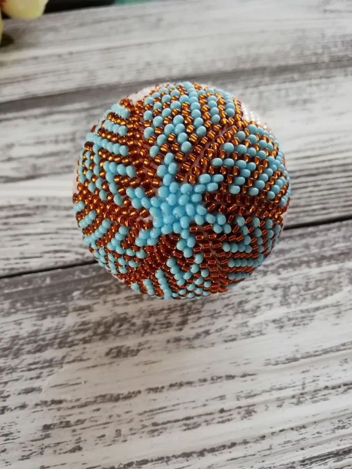 Christmas ornaments ball , Beaded Balls on the Christmas tree