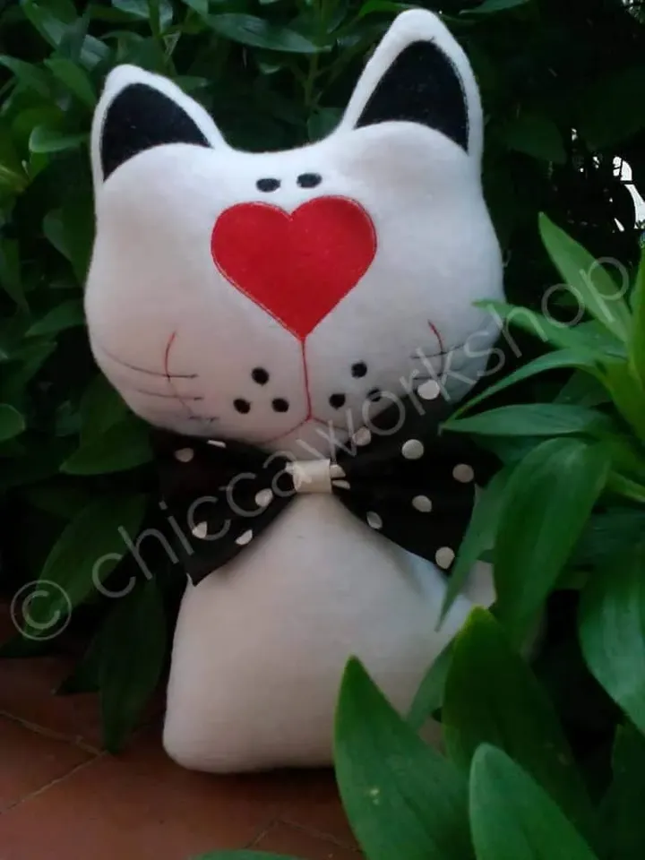 ITH - Happy Cat Stuffed - Ricamo a macchina - Download digitale