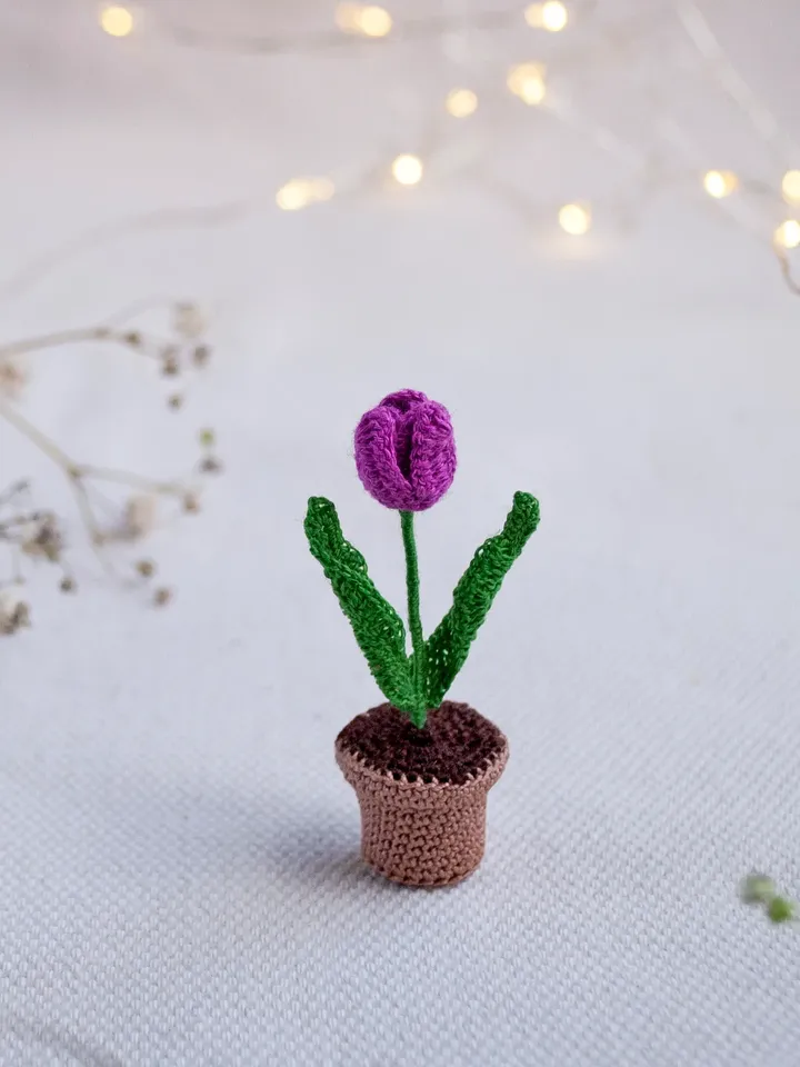 Miniature tulip in a pot, Collectible Fairy garden miniatures, Spring tulip, Tiny crochet flowers - Choose your color