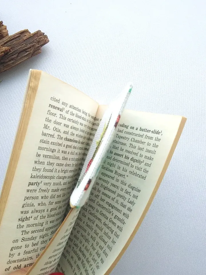 Fairy bookmark personalized, cute bookmark with elf on mushroom, fairycore aesthetic gift, embroidered book lover gift