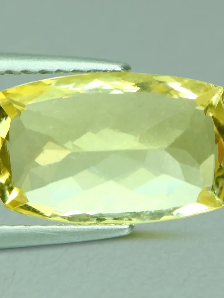 3.81 ct Astonishing Fire 100 % Natural Brazilian Yellow Beryl Gemstone