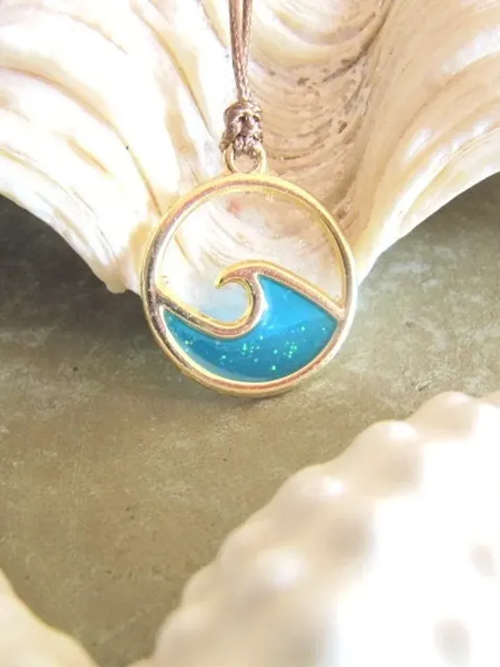 Wave necklace pendant chain in boho hippie style, ocean chain, golden pendant wave chain, maritime chain, golden blue pendant, gift woman