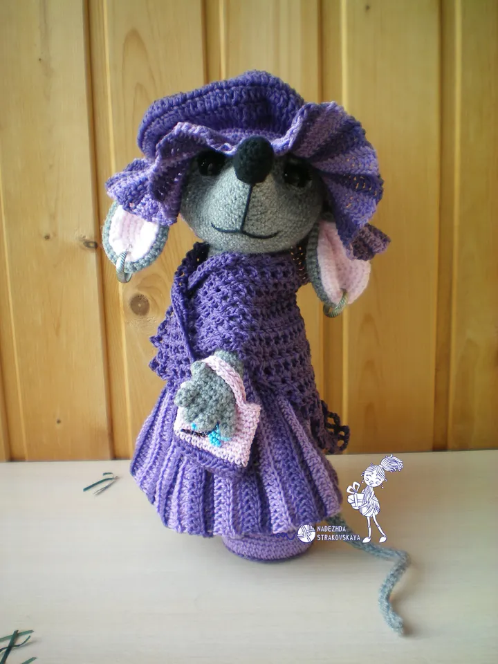 Tutorial: Mommy Mouse crochet pattern*