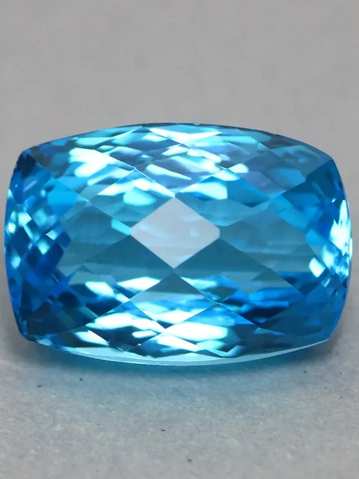 7.35 CT Incredible ! Ultra Rare 'VIP' Quality 100% Natural Swiss Blue Topaz