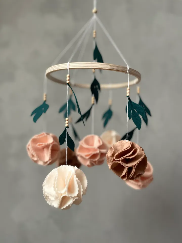 Boho floral baby mobile girl. Flower crib mobile girl. Boho nursery decor girl. Floral baby shower gift girl