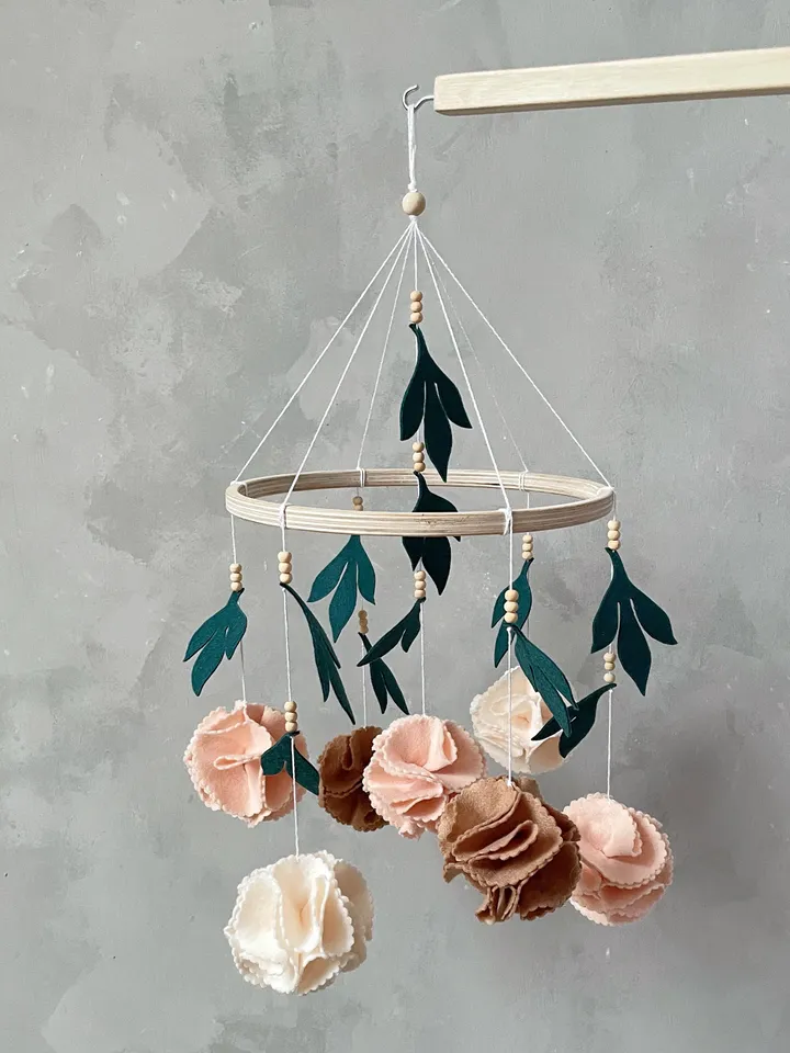 Boho floral baby mobile girl. Flower crib mobile girl. Boho nursery decor girl. Floral baby shower gift girl
