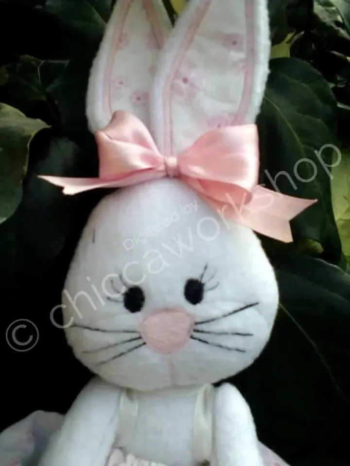 ITH - Coniglietta Softie -  Progetto  con  applicazioni - Ricamo a macchina - Pasqua 2019