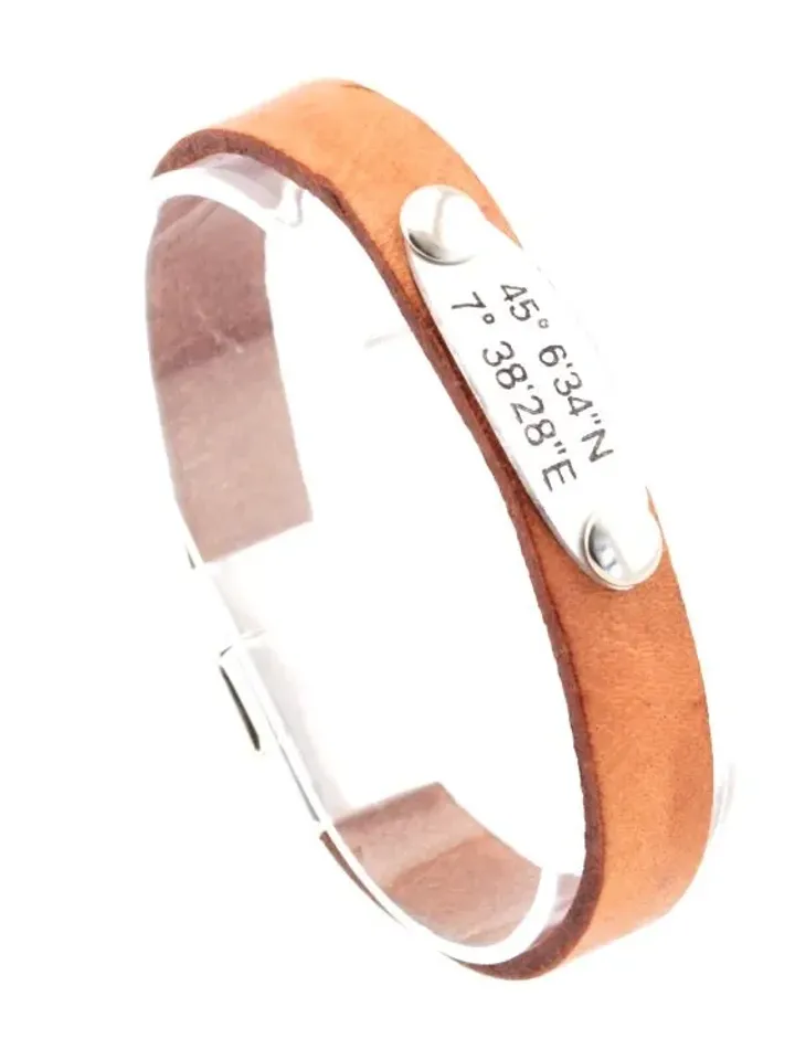 Personalized Gold Name Bar Bracelet - Delicate Hand Djibouti