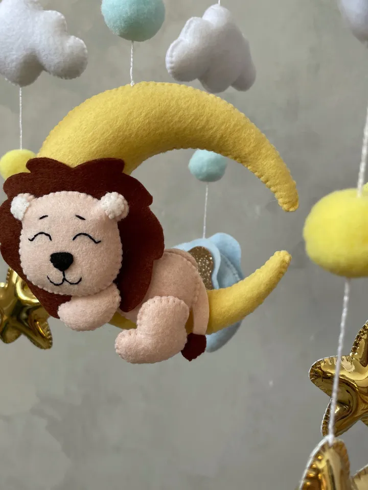 Lion on the moon mobile. Elephant mobile safari. Jungle mobile. Safari baby shower gift. Jungle nursery decor boy
