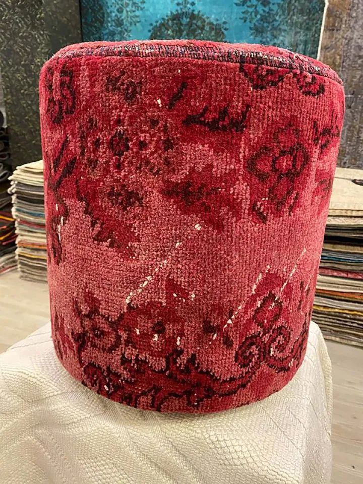 BohoCozy: Handmade Patchwork Ottoman Pouf, Bohemian Kilim Rug, 35x40x35cm for a Cozy Home Decor .