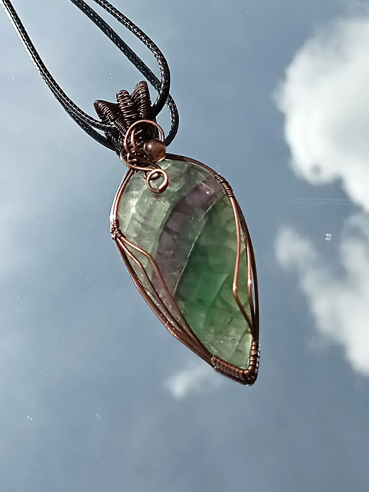 Minimalist summer pendant with green fluorite, a gift to yourself, friend, husband, wife, sister, brother