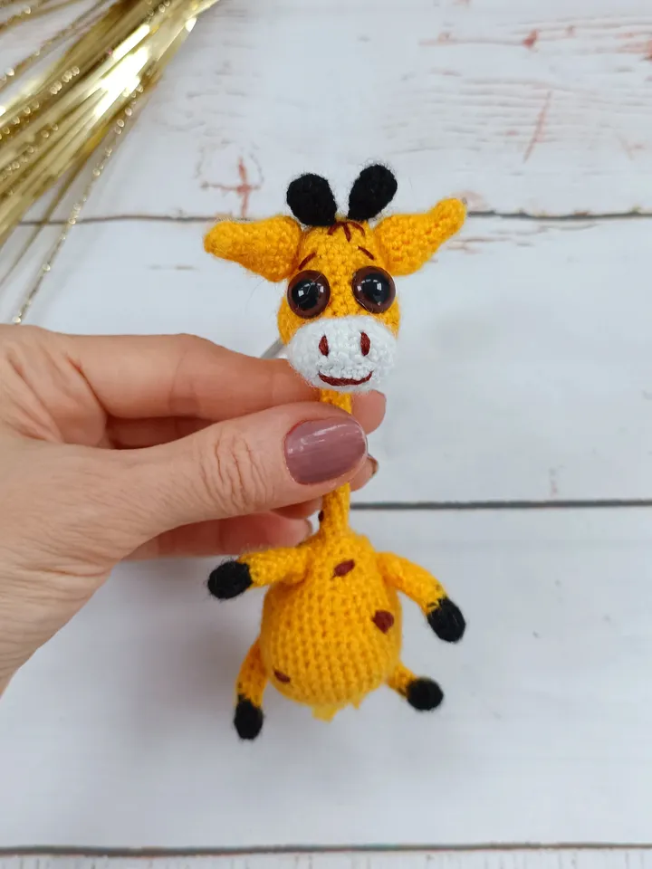 Cute stuffed giraffe keychain, soft toy funny giraffe, little giraffe keychain pendant for a car