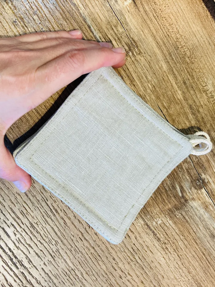 Set of 7 linen coasters with loop