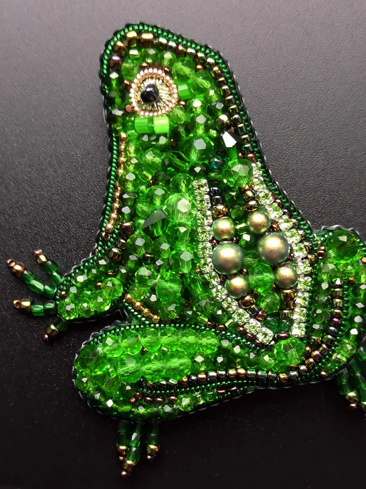 Frog pin brooches for woman