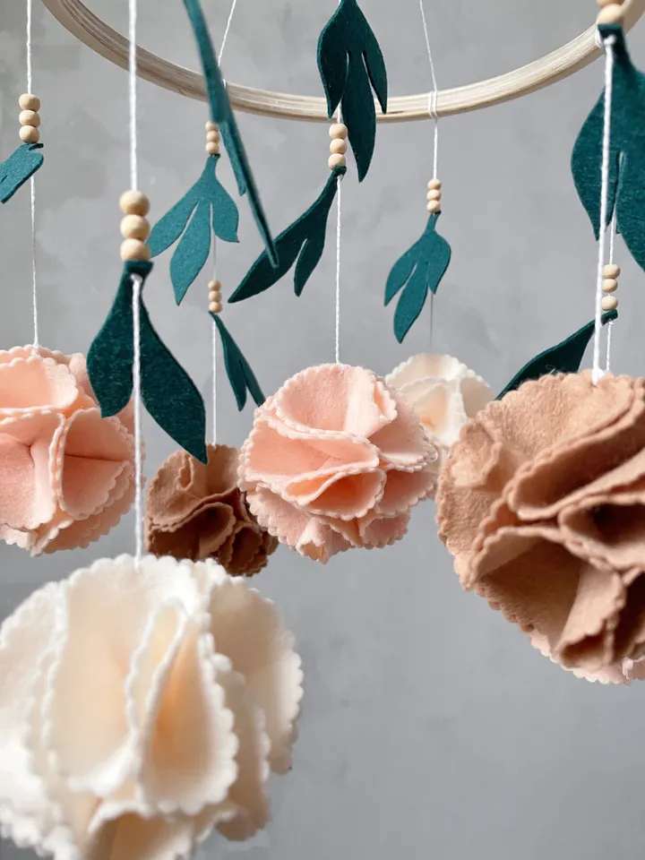 Boho floral baby mobile girl. Flower crib mobile girl. Boho nursery decor girl. Floral baby shower gift girl