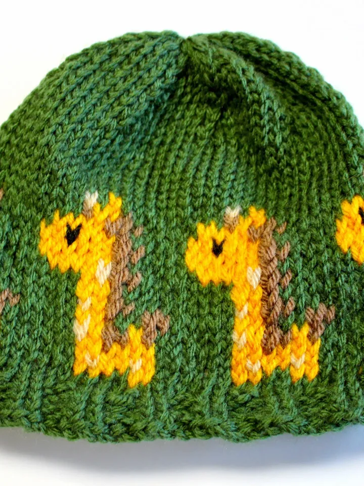 Green Giraffe Hat for New Babies, Expectant Parents Baby Shower Gift Idea, Newborn Crib Hat, Birth Photography Props, Zoo Safari Yarn Animal
