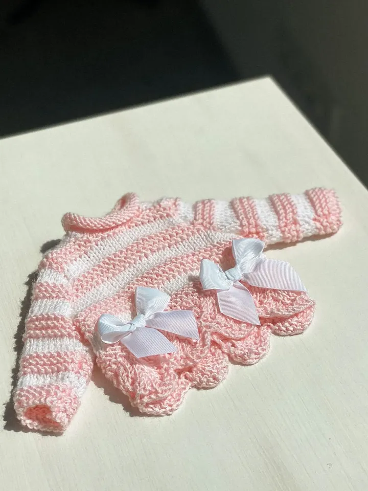 Knit outfit for baby girl. Sweater, hat, pants and shoes for baby girl. Take home outfit for girl. Baby shower gift for baby girl.