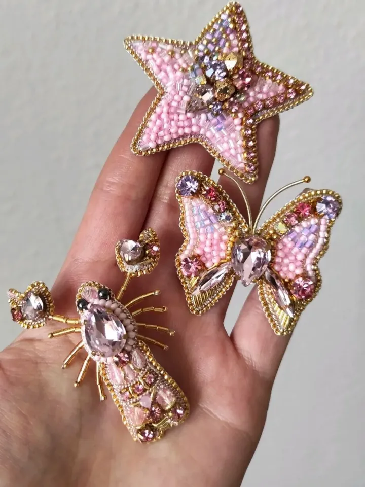 Pink star brooch, beaded brooch, embroidered brooch, space pin, star pin, brooch pin, handmade brooch, gift for her