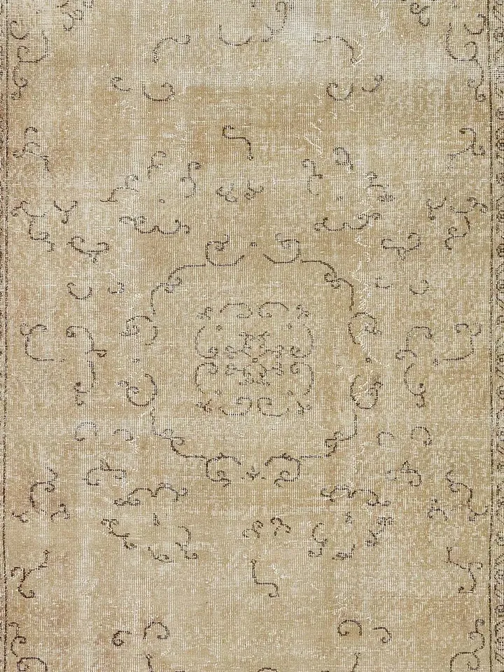 Oriental Sands: Exquisite 5.2x8.6ft Turkish Rug in Natural Light Beige, Traditional Style 157x261 cm