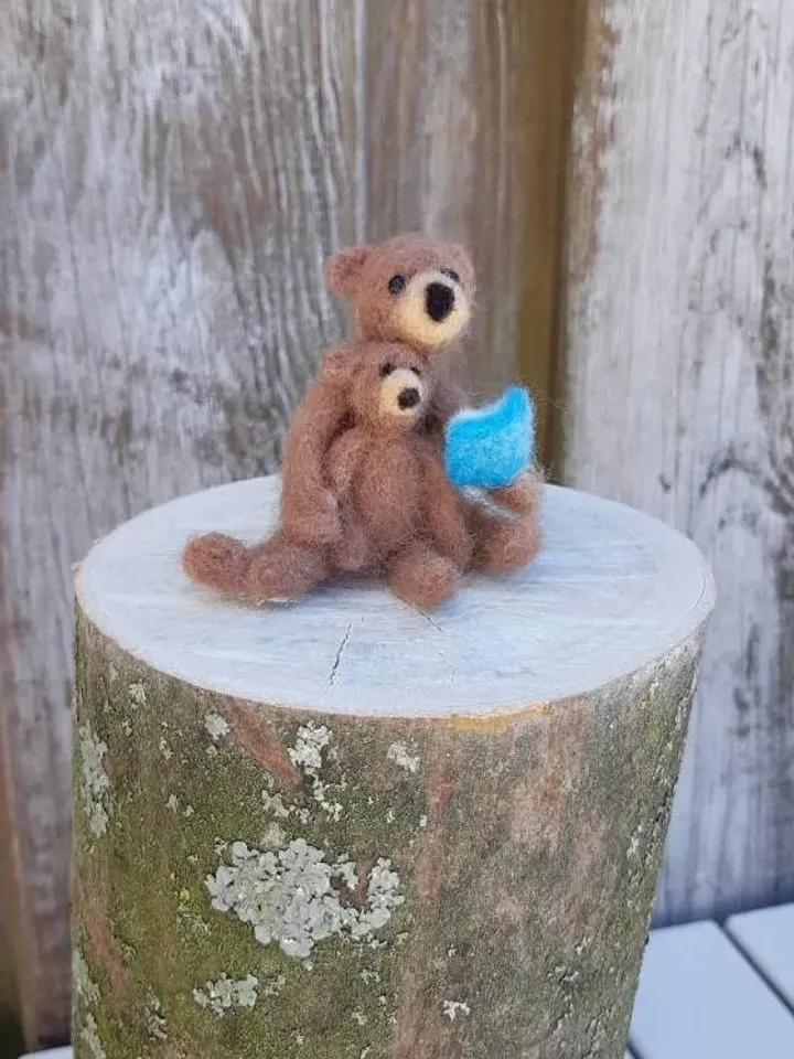 2 Brown bears skinned, filting bears, teddy's, skinned bears, miniature, merino wool.