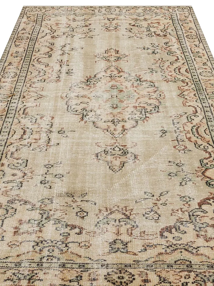 Add Timeless Elegance to Your Home with Our Hand-Woven Natural Turkish Rug for Living Room Decor - 143 x 206 cm