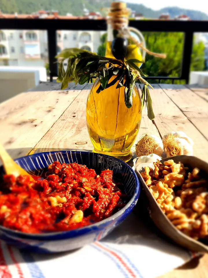 Acuka | Handmade Organic Pepper & Tomato Paste with Walnut, Olive Oil, Garlic and Spices