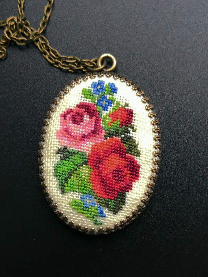 Embroidered pendant with flowers