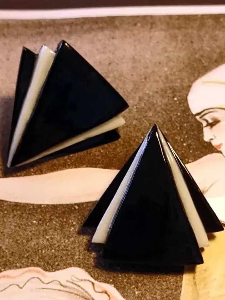 Gatsby Triangle - Earrings - Art-Deco Earrings - 20s - Roaring Twenties - Gatsby Jewelry - Art-Deco Jewelry - Charleston - Glitter Paradise®