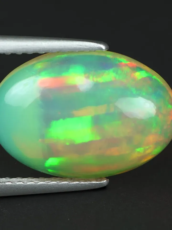 3.30 ct Brigthest Body! Multi Layer Harlequin Pattern! Rainbow Splash Welo Opal
