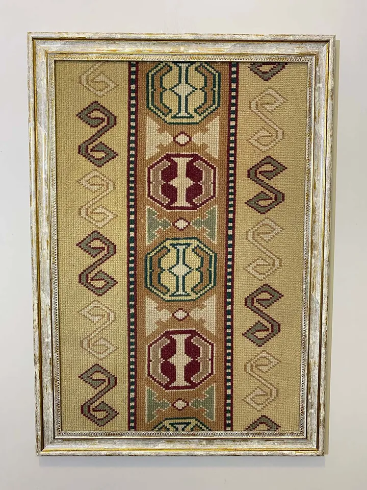 Elegant Vintage Wall Kilim Art - Hand-Woven Woolen Masterpiece for Home Decor - 50x70 cm
