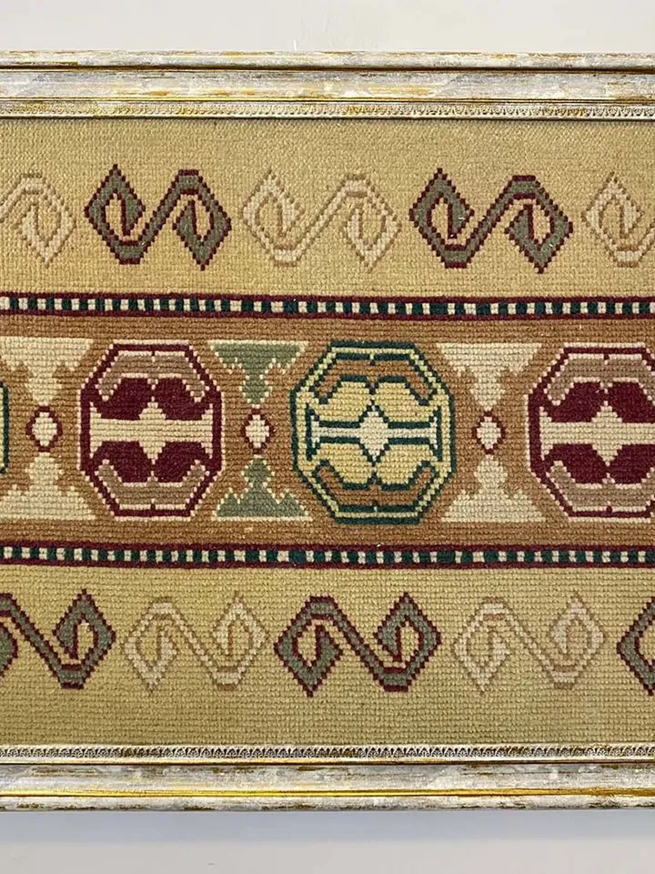 Elegant Vintage Wall Kilim Art - Hand-Woven Woolen Masterpiece for Home Decor - 50x70 cm