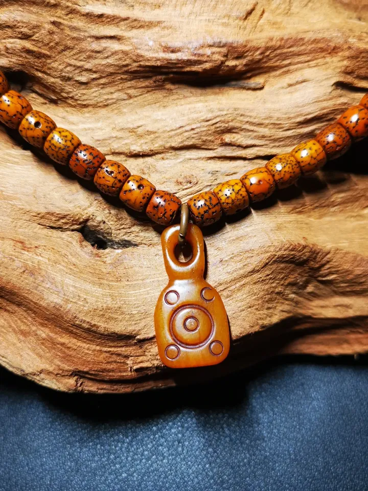Gandhanra Hand-Carved Tibetan Yak Bone Amulet, Bell Shape Bead Counter Click Pendant for Mala,Prayer Beads Accessories