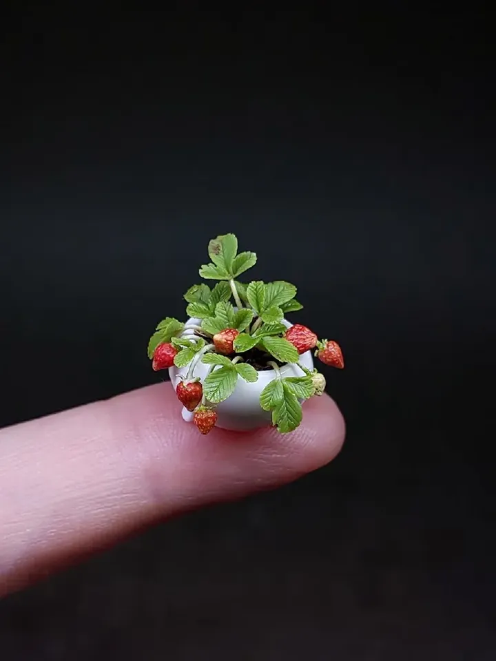 Dollhouse miniature strawberries in a white pot 1:12, Realistic doll miniature, Strawberry in a doll pot, Doll garden, Doll berries, Doll plants in a pot