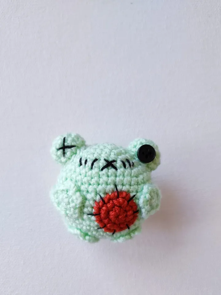 Crochet zombie frog pattern, crochet frog plushie, crochet zombie, amigurumi frog