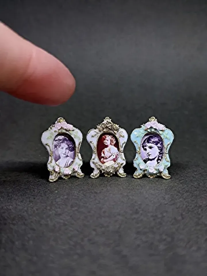 Miniature Photo Frame 1:12 , Dollhouse Vintage Photo Frame, Dollhouse Photo Frame, Dollhouse Decor, Dollhouse Decor 1:12