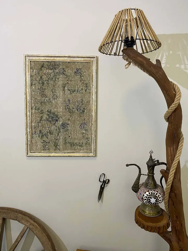 Elegant Vintage Wall Kilim Art - Hand-Woven Woolen Masterpiece for Home Decor - 50x70 cm