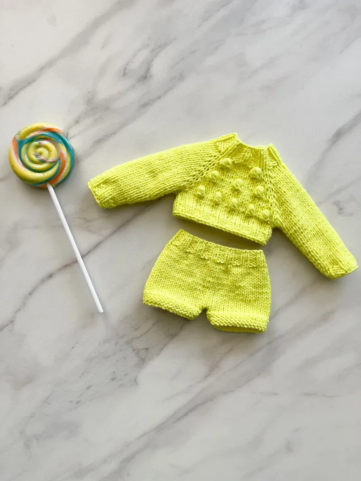 Paola Reina Neon set sweater and shorts long sleeve knitted set