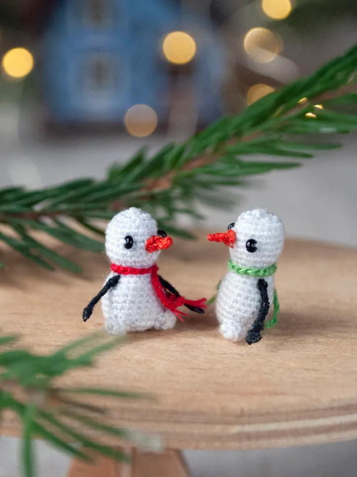 Christmas tiny Snowman handmade miniature, Baby Snowman crochet dollhouse toy, small Xmas gift for collector, Xmas decor