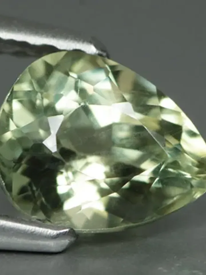 0.86 CT Remarkable Quality Gemstone 100% Natural Color Change Diaspore