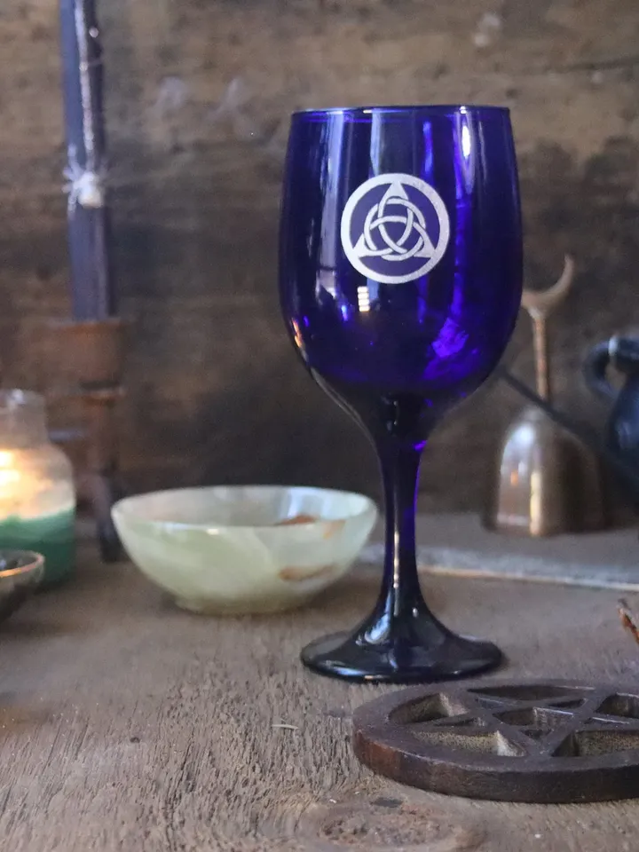 Triquetra Chalice, Witch's Triquetra Chalice, Blue Chalice with Silver Etched Triquetra Celtic Design, Witchy Altar Chalice