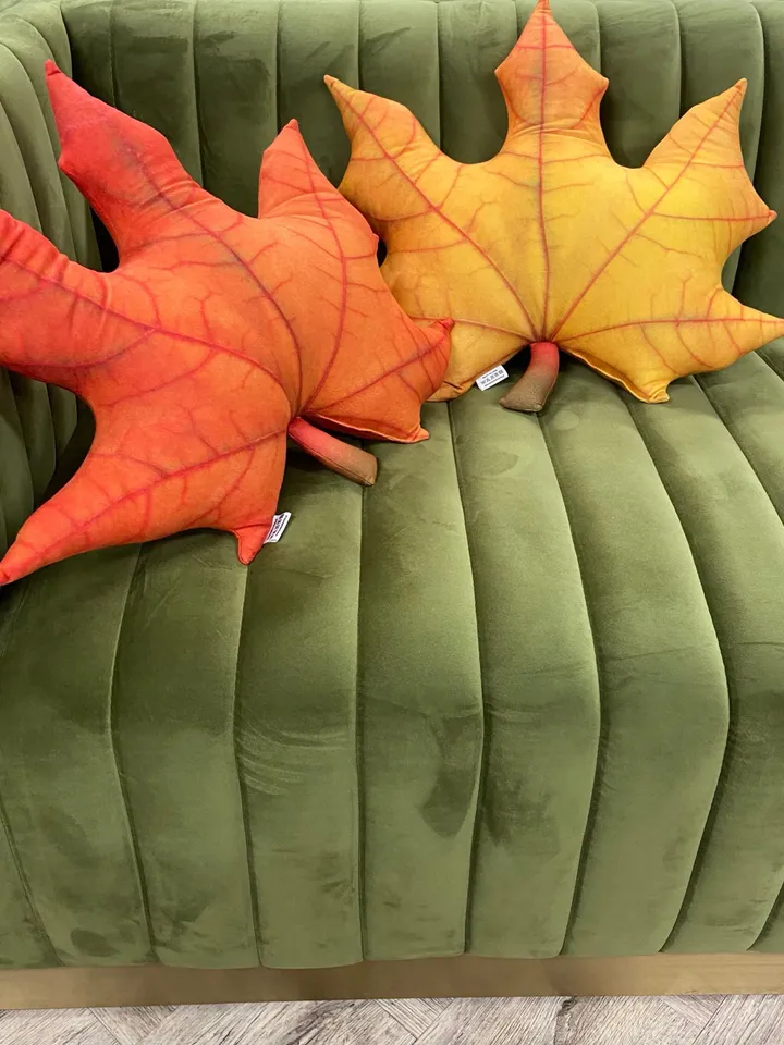 Leaf Pillow / Maple pillow / Fall Leaves Pillow / thanksgiving pillow / autumn pillow / fall decoration / fall maple cushion