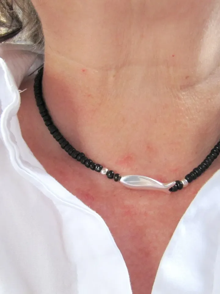Fish necklace black beads, ocean chain pendant fish silver , maritime chain, fish pendant, gift for woman, black rocailles choker, macrame