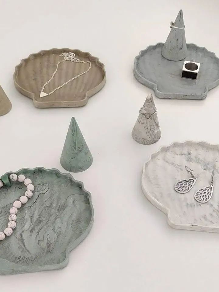 Set of shell tray and ring holder