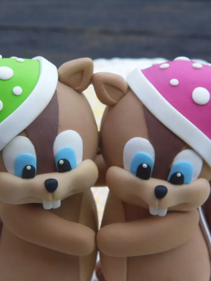 Woodland Animal Wedding Cake Topper, Chipmunks In A Loving Embrace Keepsake, Woodland Animal Cake Figurine, Custom Wedding Gift For Couple