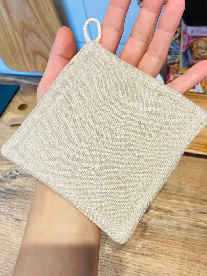 Set of 7 linen coasters with loop